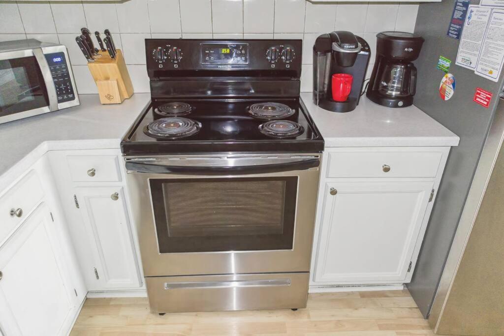 Right Across Beach Pool View Private Balcony By Zen Living Short Term Rental Myrtle Beach Ngoại thất bức ảnh